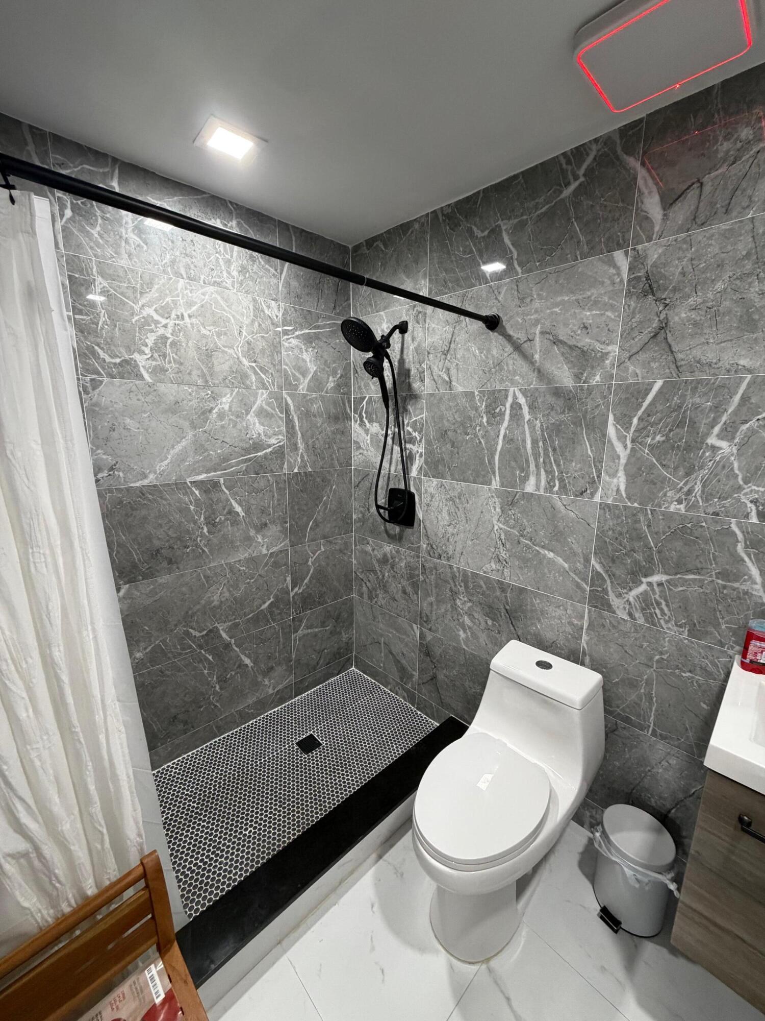 ENTRADA CONDOMINIUM I - Residential Lease