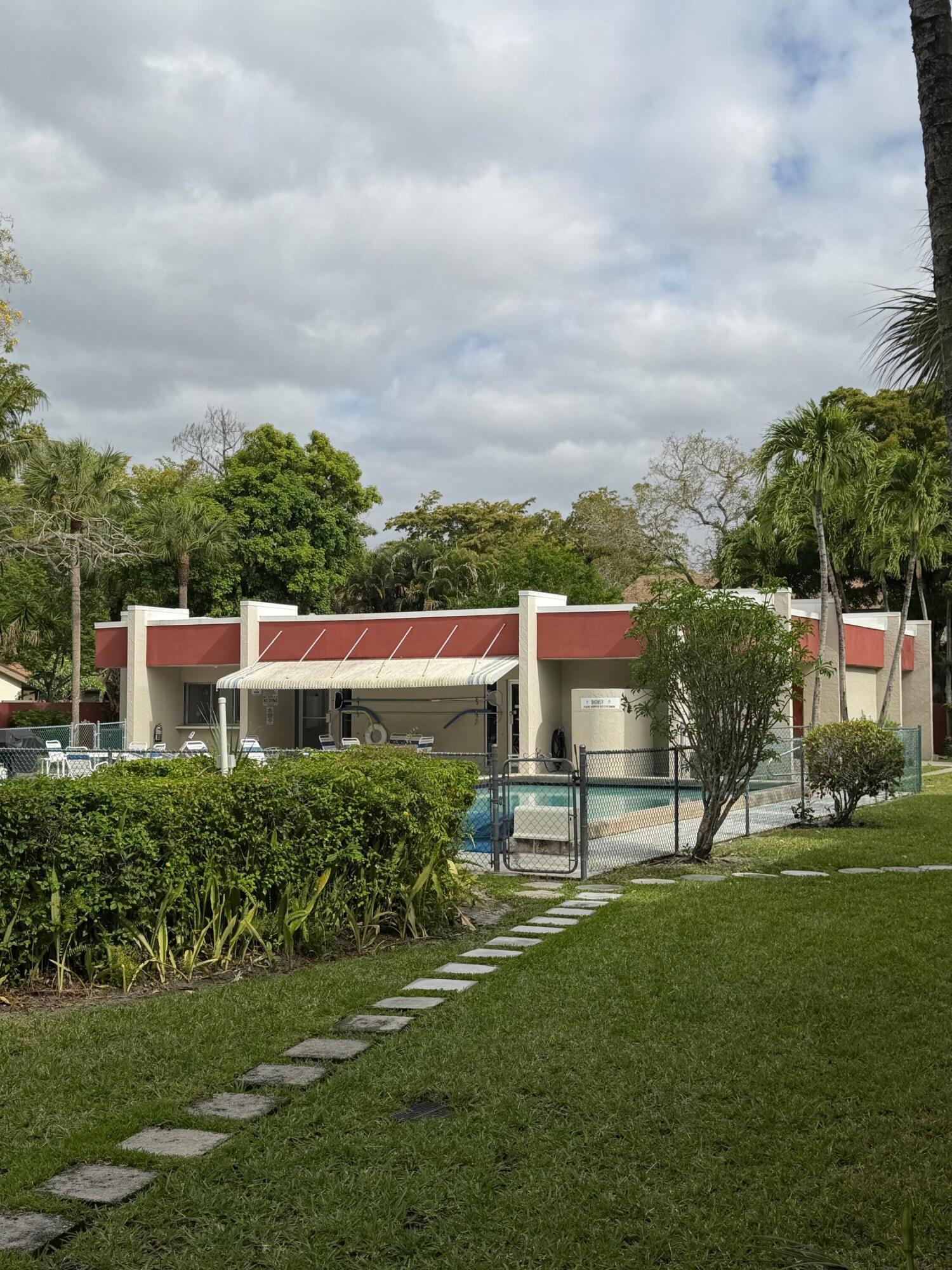 ENTRADA CONDOMINIUM I - Residential Lease