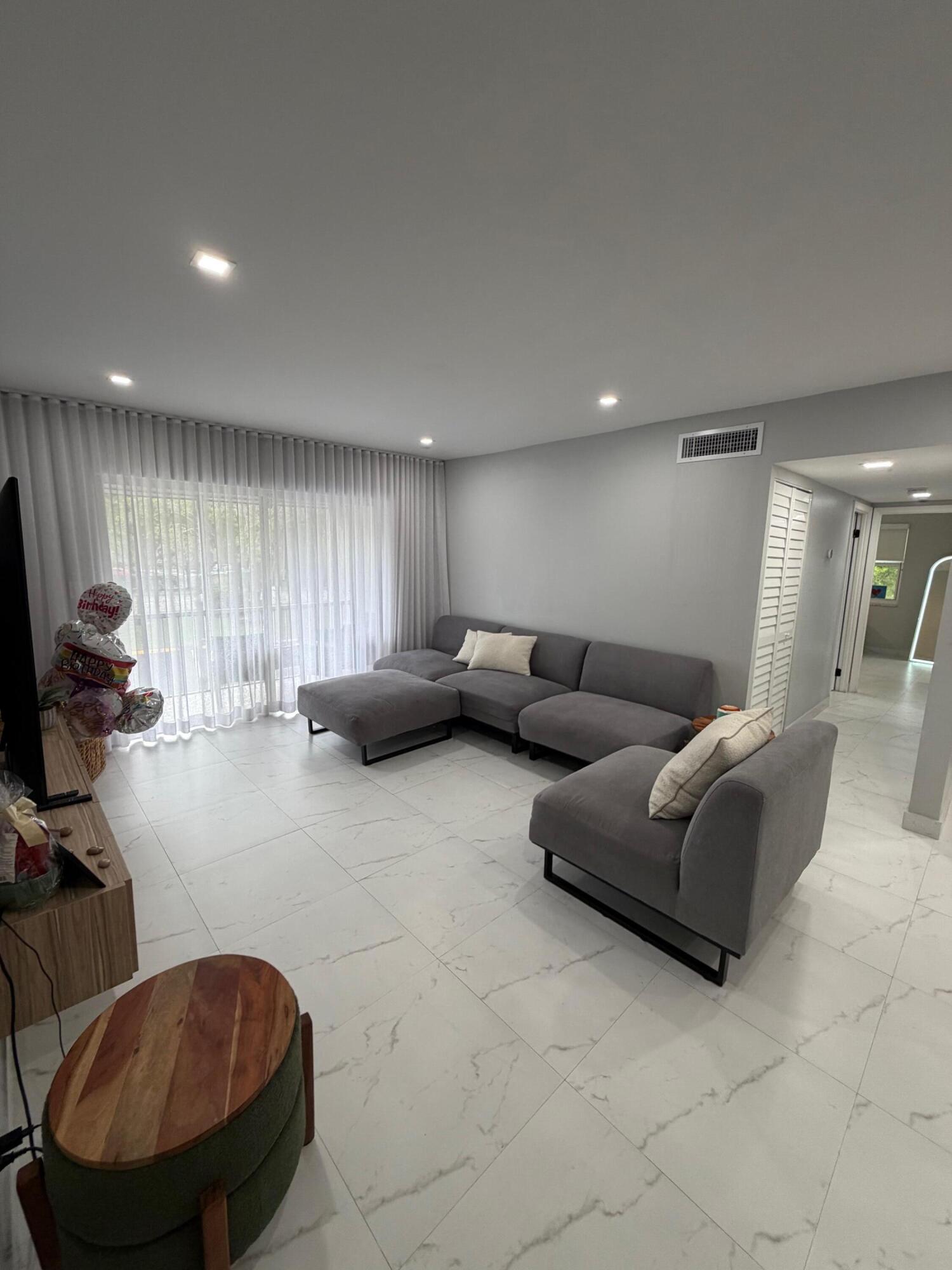 ENTRADA CONDOMINIUM I - Residential Lease