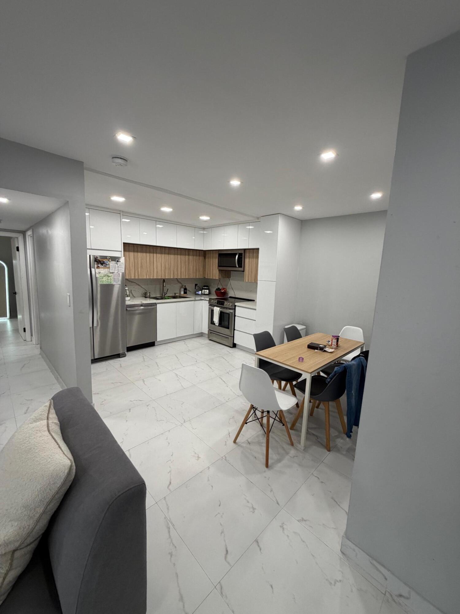 ENTRADA CONDOMINIUM I - Residential Lease