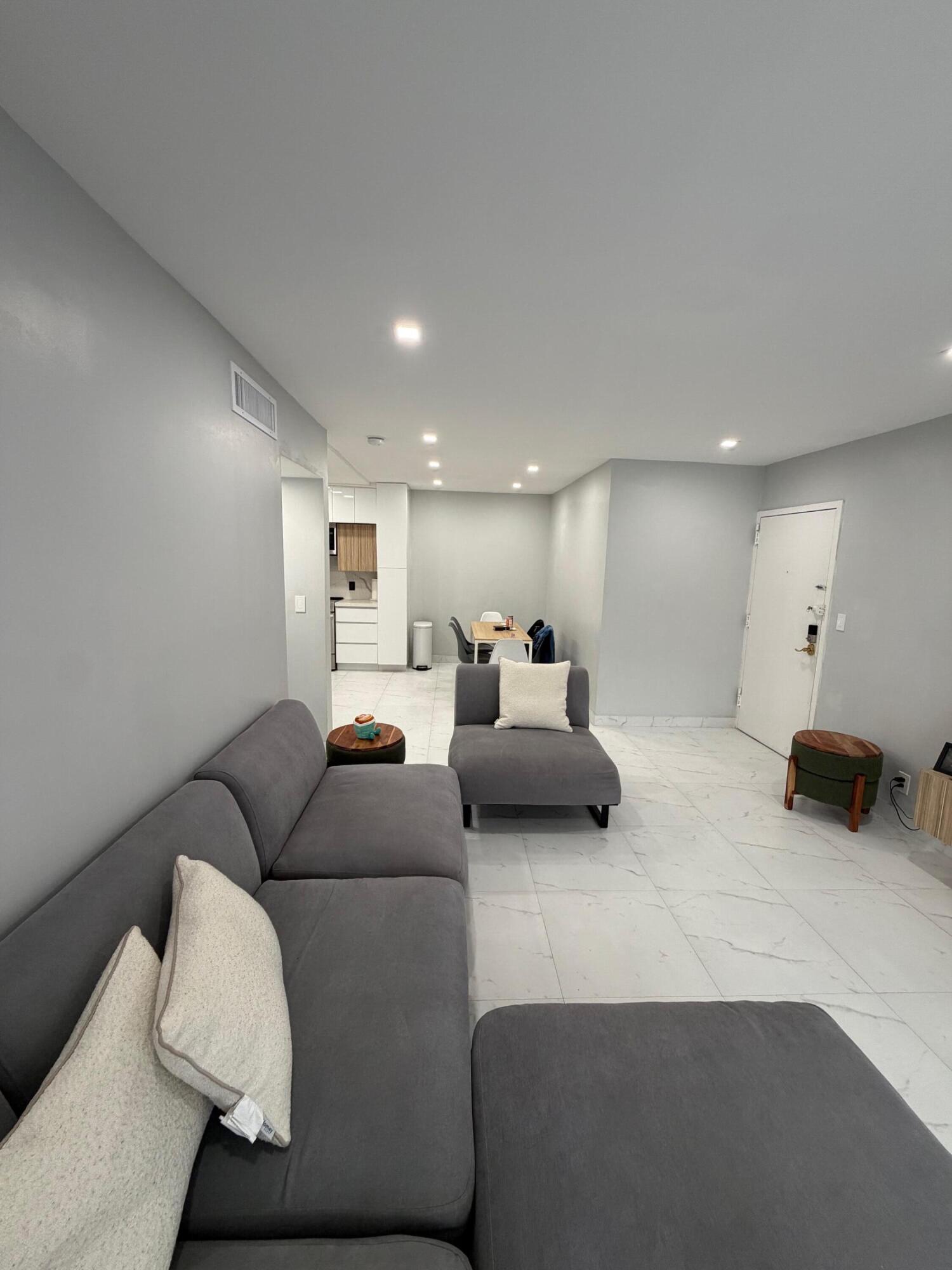 ENTRADA CONDOMINIUM I - Residential Lease