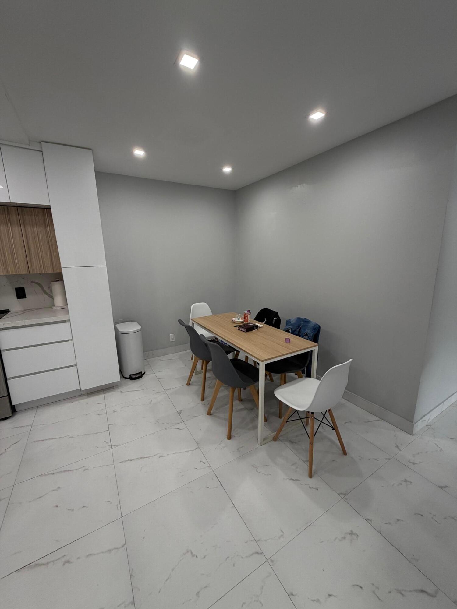 ENTRADA CONDOMINIUM I - Residential Lease