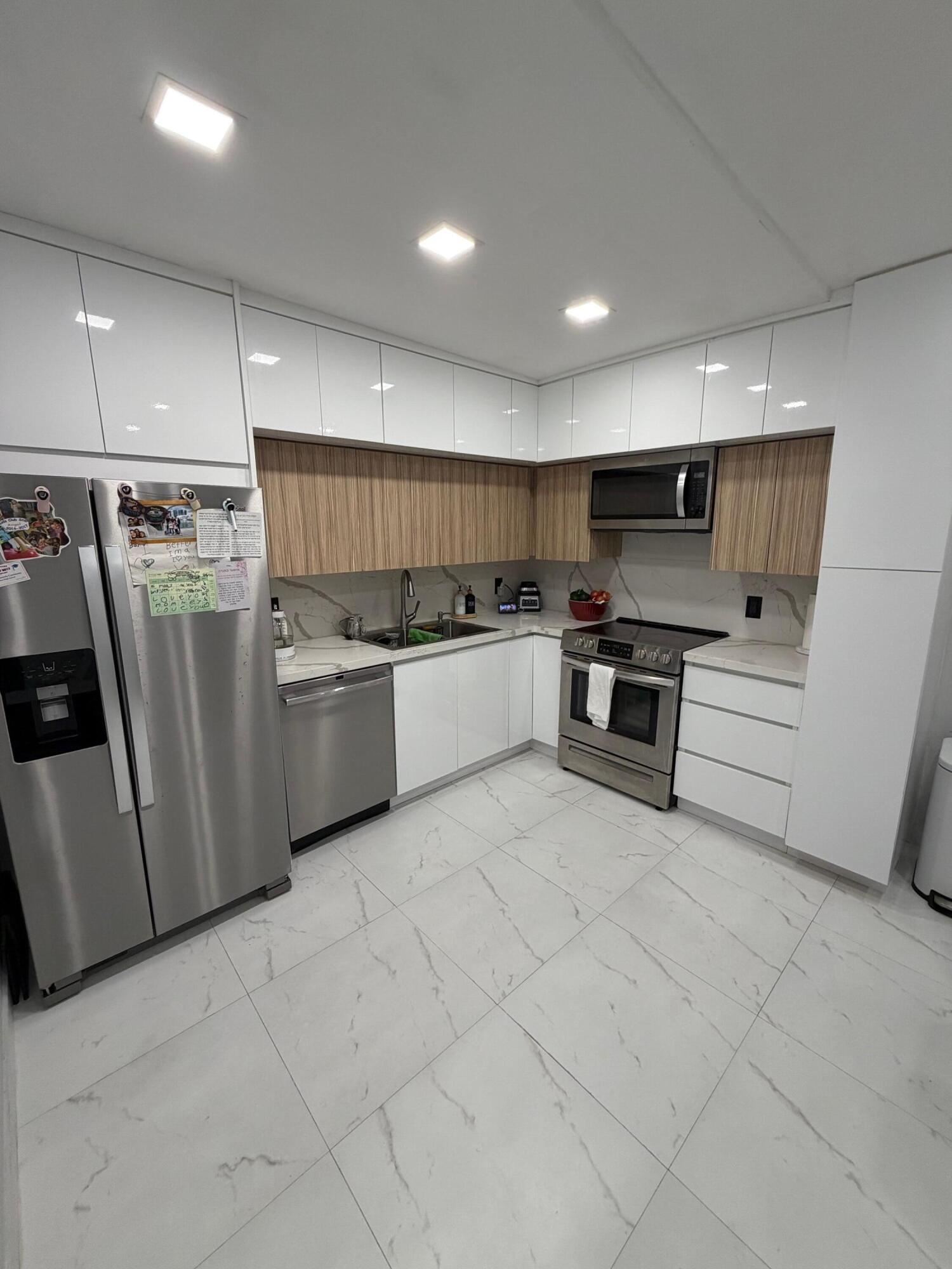 ENTRADA CONDOMINIUM I - Residential Lease