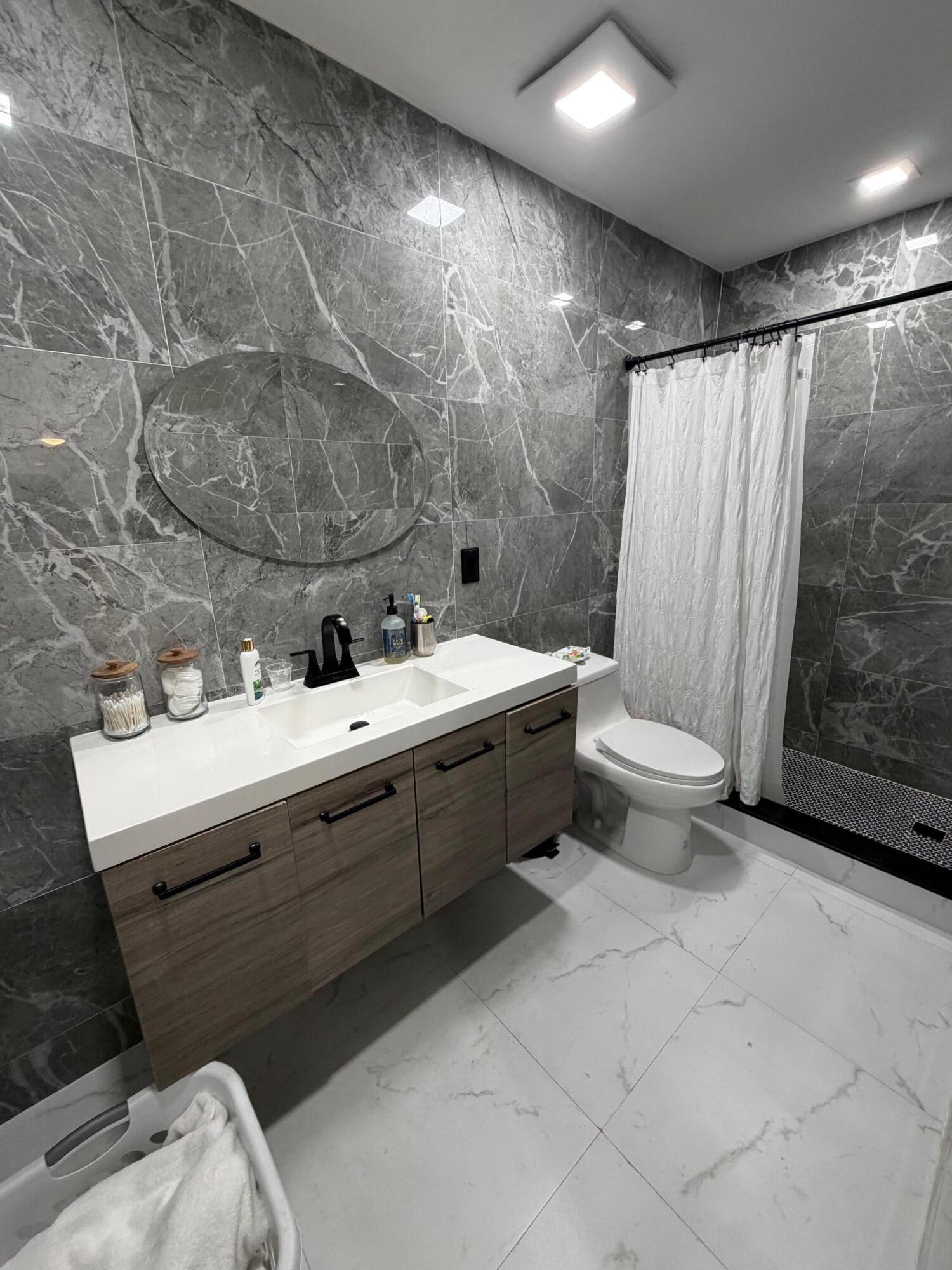 ENTRADA CONDOMINIUM I - Residential Lease