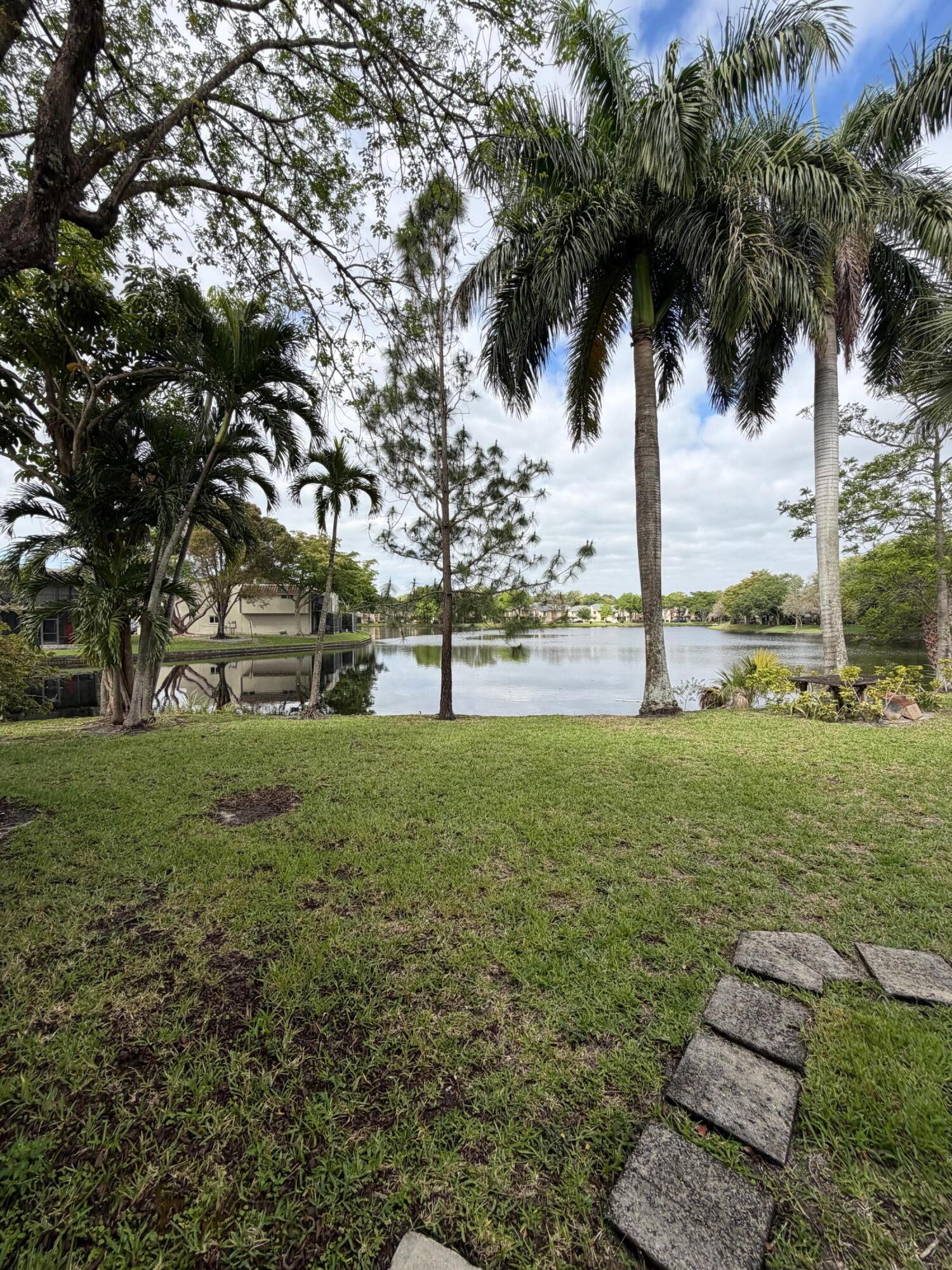 ENTRADA CONDOMINIUM I - Residential Lease