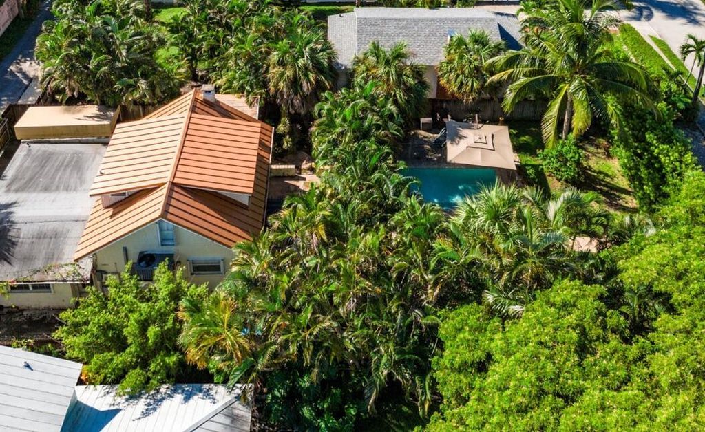 Photo of 341 NE 7th Avenue, Delray Beach, FL 33483 (MLS # R11091062)