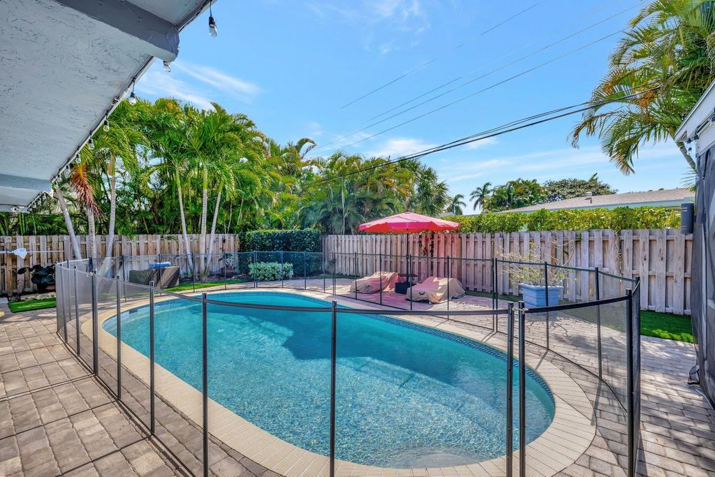 Photo of 1163 NE 3rd Avenue, Boca Raton, FL 33432 (MLS # F10531614)