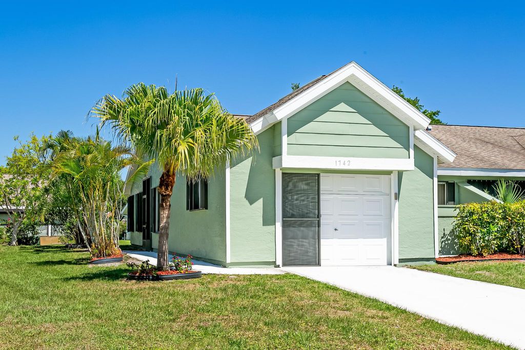 Photo of 1742 SE Ryecroft Court, Port Saint Lucie, FL 34952 (MLS # R10990820)