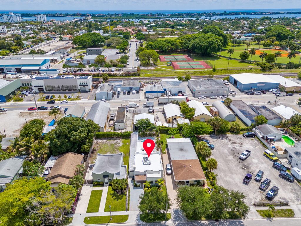 Photo of 4324 Garden Avenue, West Palm Beach, FL 33405 (MLS # B26022783)