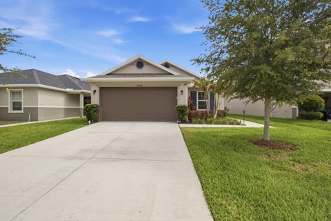 Property photo of 5655 Nw Pine Trail Circle, Port St Lucie, FL 34983
