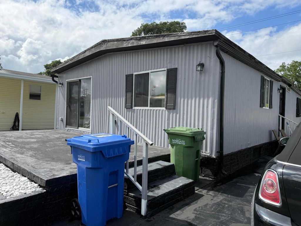 Photo of 6715 NW Nw 30th Street, Margate, FL 33063 (MLS # B26017291)