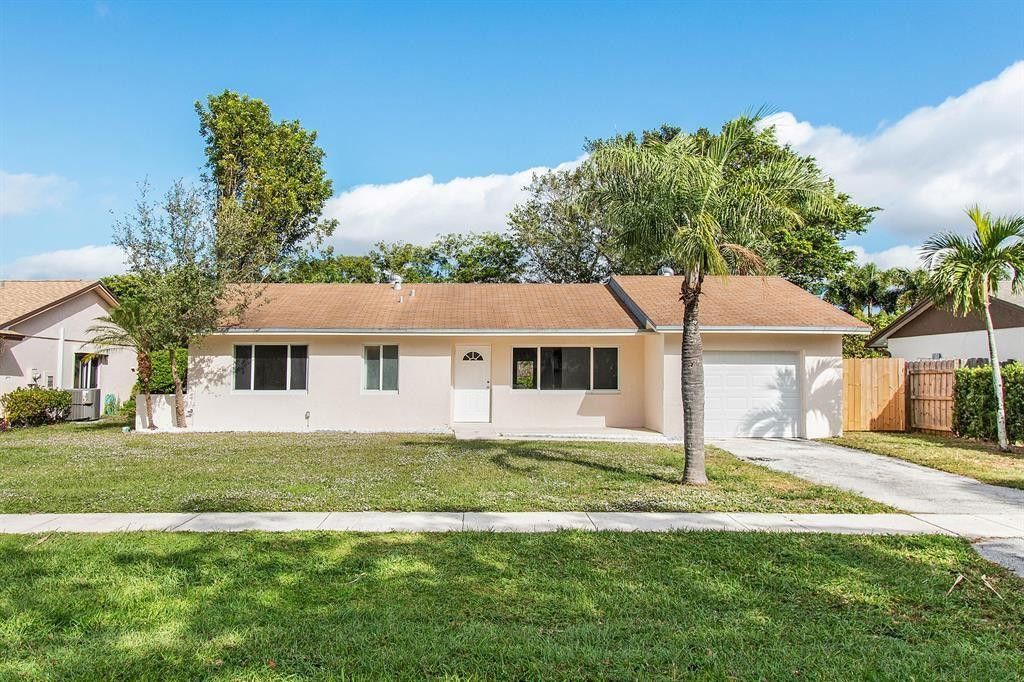 Photo of 9611 Saddlebrook Drive, Boca Raton, FL 33496 (MLS # F10555896)