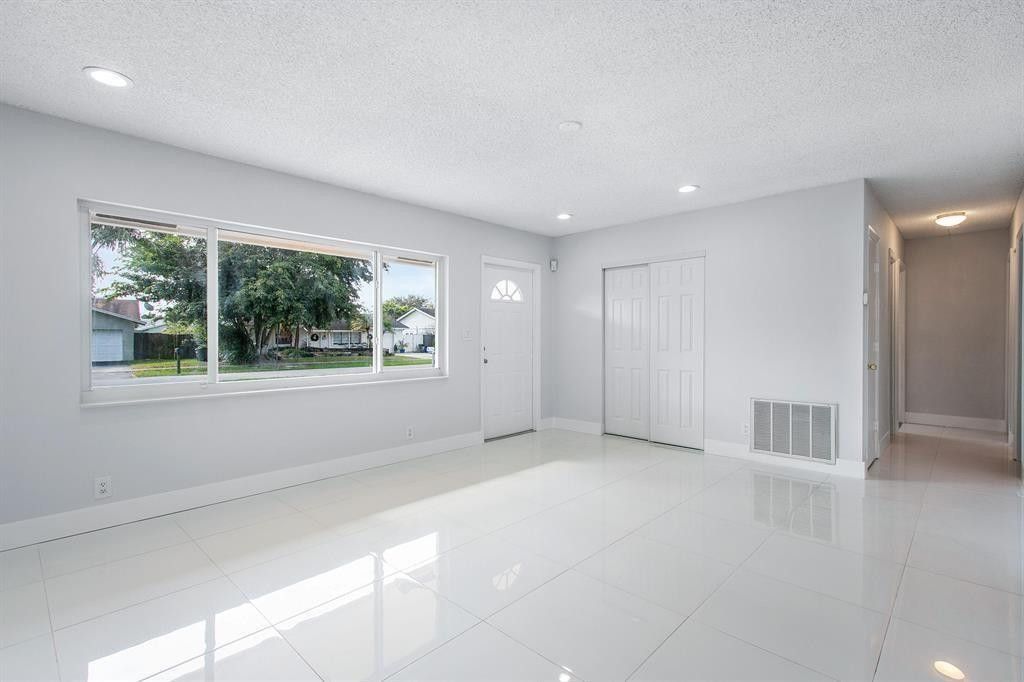 Photo of 9611 Saddlebrook Drive, Boca Raton, FL 33496 (MLS # F10555896)