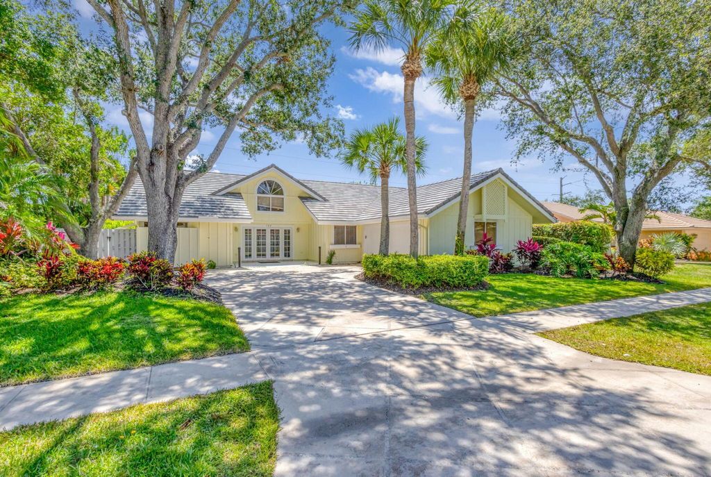 Photo of 120 Bayberry Circle, Jupiter, FL 33458 (MLS # R11093202)