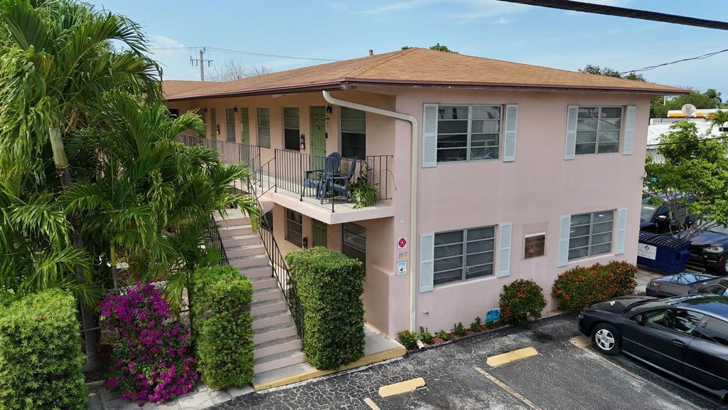 Photo of 2017 NE 18th Street #1, Fort Lauderdale, FL 33305 (MLS # B26042159)