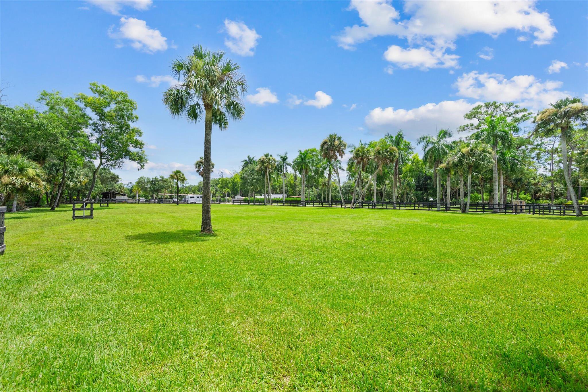 LOXAHATCHEE GROVES - Residential Lease