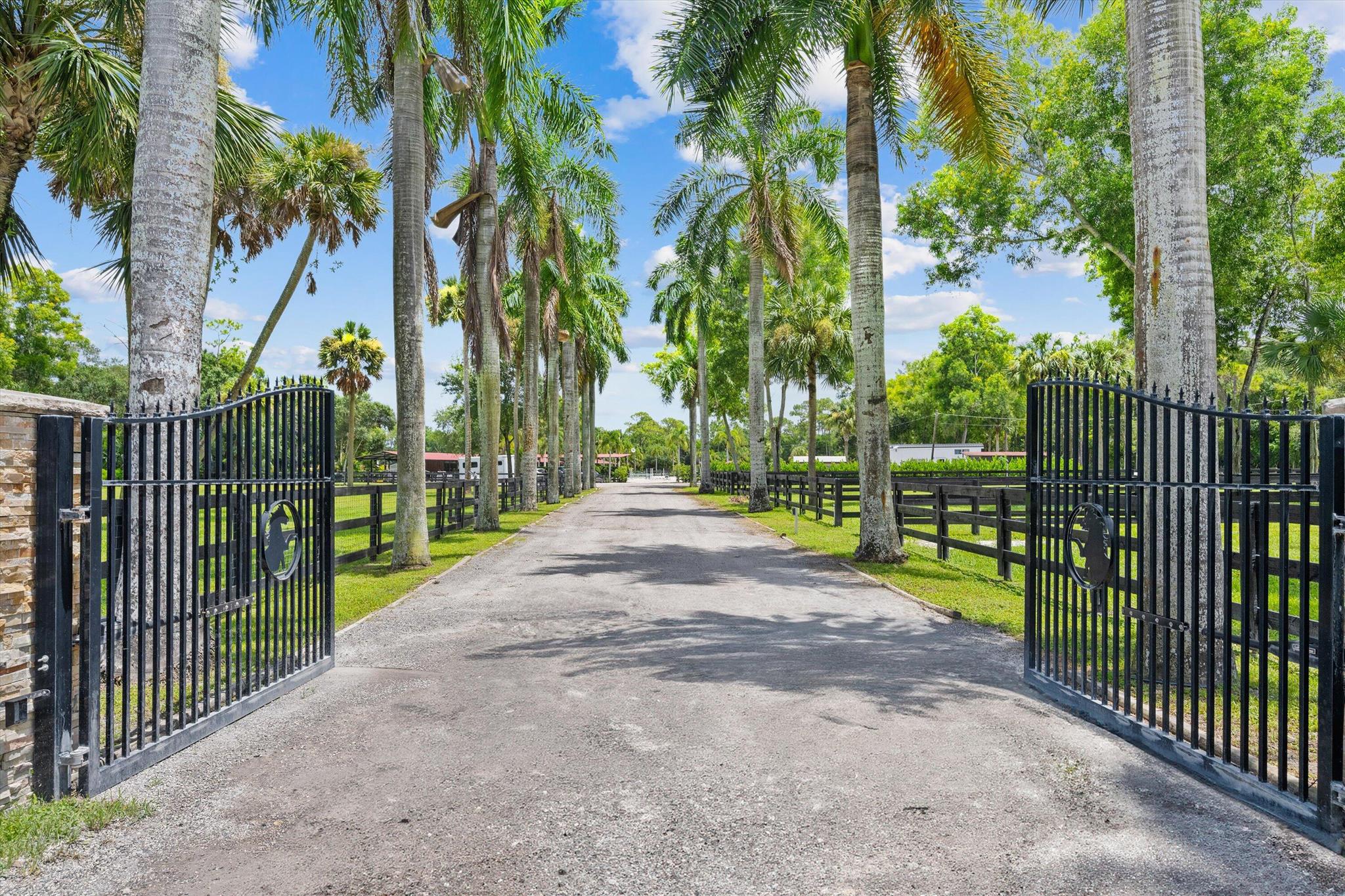 LOXAHATCHEE GROVES - Residential Lease