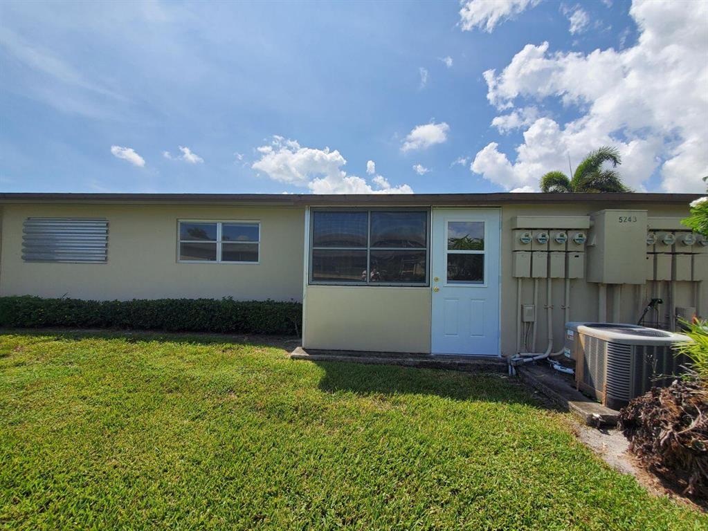 CRESTHAVEN VILLAS 10 CONDO - Residential