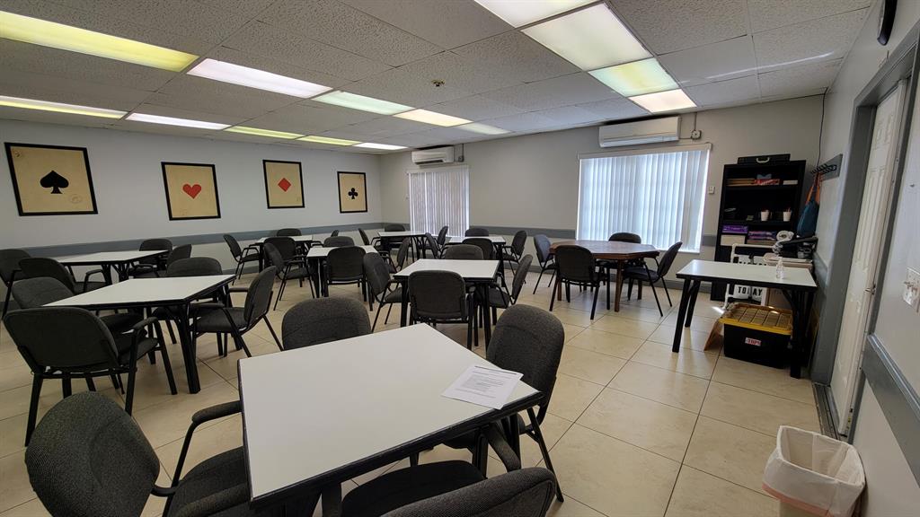 CRESTHAVEN VILLAS 10 CONDO - Residential