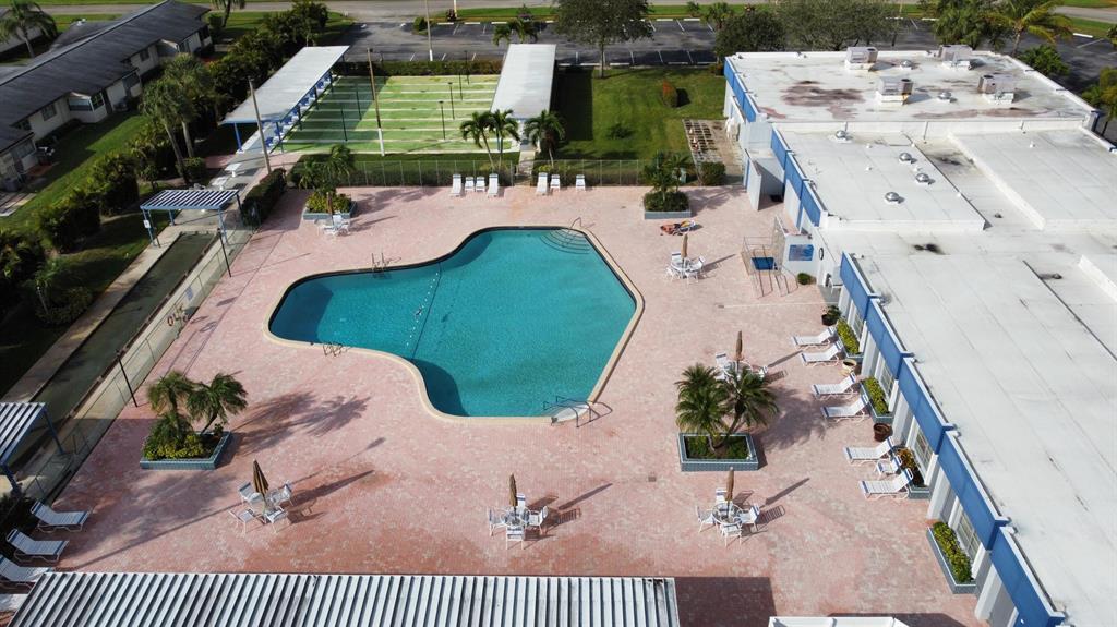 CRESTHAVEN VILLAS 10 CONDO - Residential