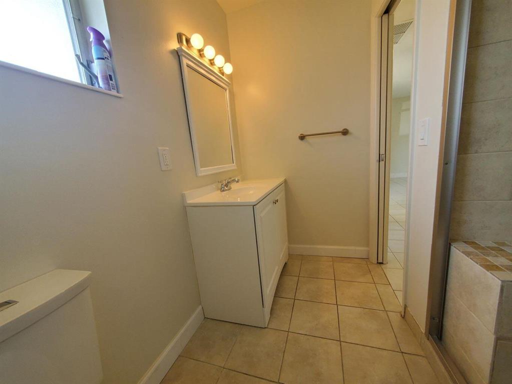 CRESTHAVEN VILLAS 10 CONDO - Residential