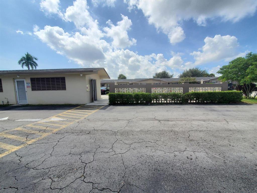 CRESTHAVEN VILLAS 10 CONDO - Residential