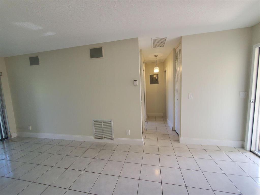 CRESTHAVEN VILLAS 10 CONDO - Residential