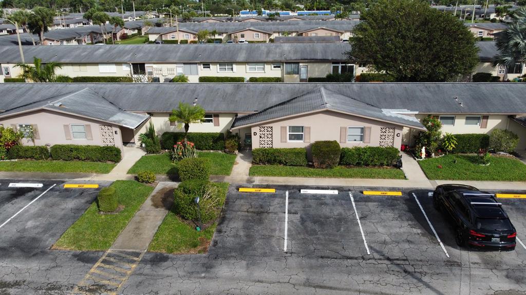 CRESTHAVEN VILLAS 10 CONDO - Residential