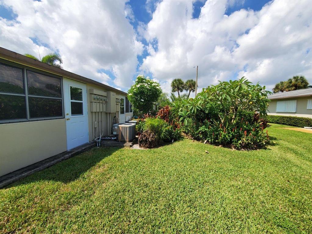 CRESTHAVEN VILLAS 10 CONDO - Residential