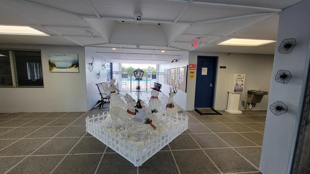 CRESTHAVEN VILLAS 10 CONDO - Residential