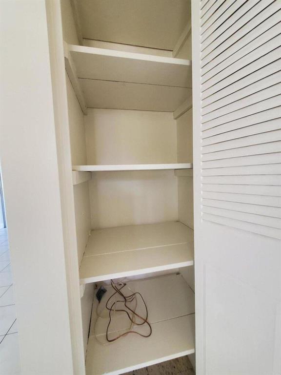 CRESTHAVEN VILLAS 10 CONDO - Residential