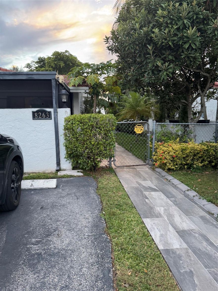 BEAUTIFUL CORNER VILLA 2/2, EXTRA DEN , WITH PLENTY OF OUTDOOR SPACE,  PERFECT FOR BBQs AND FAMILY GATHERINGS.  SPACIOUS AND GORGEOUS MASTER BEDROOM WITH WALKIN-IN CLOSET AND STUNNING VIEWS. LARGE ENCLOSED BACK PORCH ADDS EXTRA LIVING SPACE. COMMUNITY AMENITIES INCLUDE A POOL JUST STEPS FROM THE ENTRANCE. ALL AGES WELCOME. PRIME LOCATION IN THE HEART OF SUNRISE, CLOSE SAWGRASS MALL, RESTAURANTS, SHOPPING, BANKING AND  MOVIE THEATERS. A MUST-SEE PROPERTY.