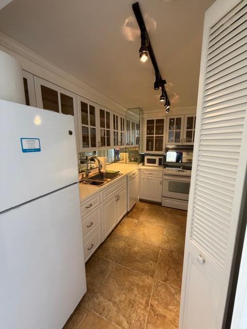 PALM BEACH HOUSE CONDO - Residential Lease