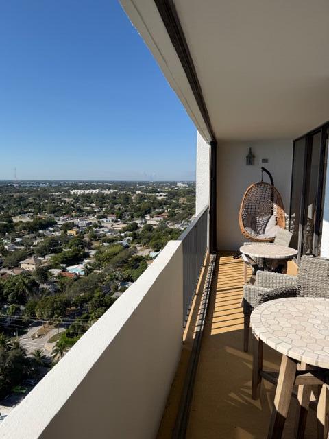 PALM BEACH HOUSE CONDO - Residential Lease