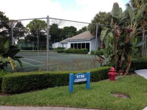 CARRIAGE GATE CONDO - Residential