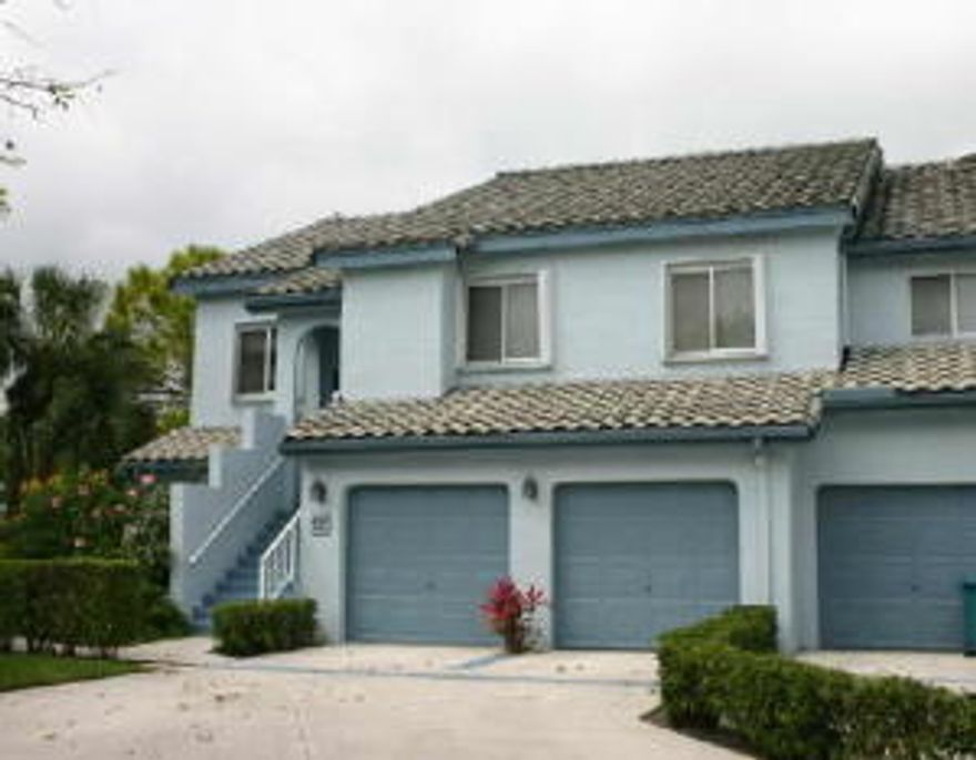 2BR/2BA 1st floor end unit with attached 1 car garage in one of Boynton's ''Best Kept Secrets''. Featuring eat-in kitchen, split BR's w/large walk-in closet in master BR and dual sinks & roman tub in master bath. Kitchen & baths remodeled with granite counter tops & new cabinets and newer appliances. Front patio great for grilling & covered & screened rear patio includes storm shutters.