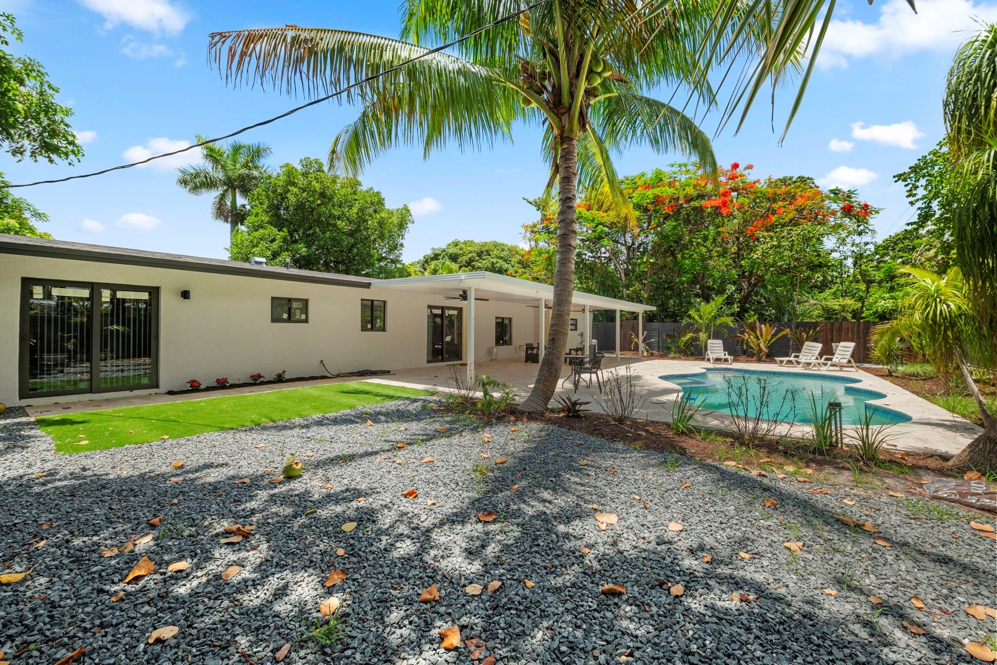 417 NE 26th Dr
