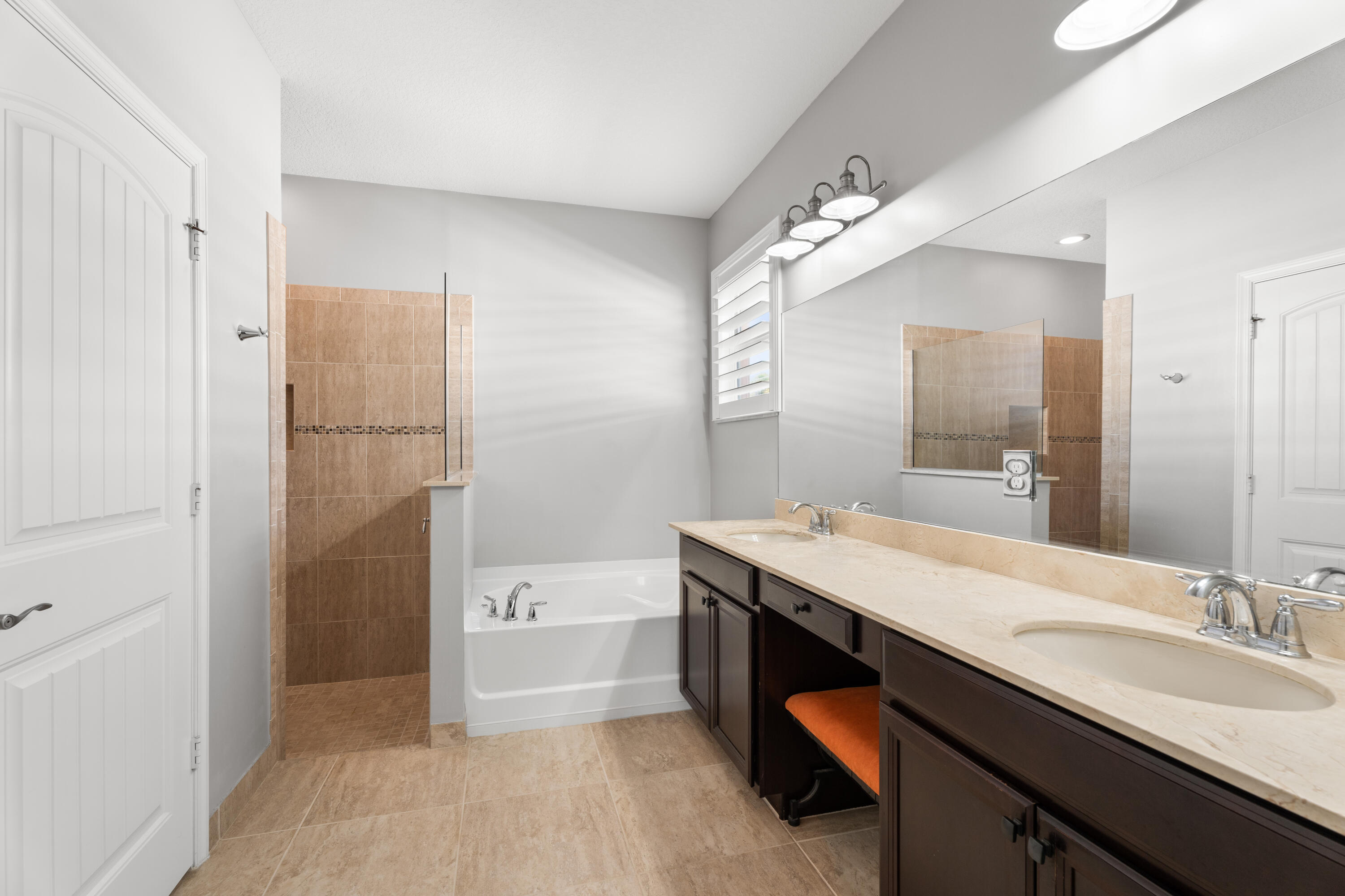 PINEAPPLE PLANTATION (AKA PINES) - Residential