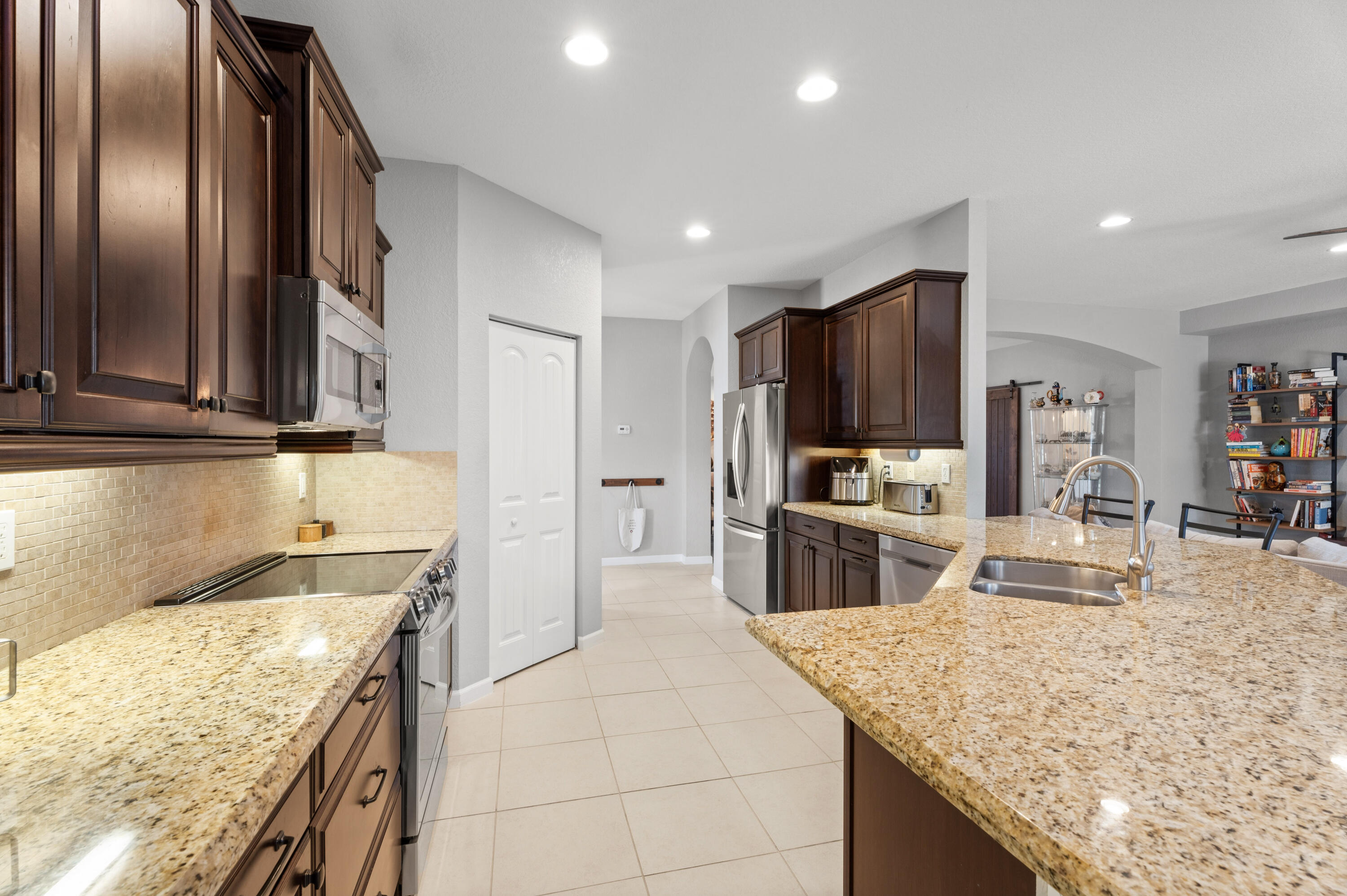 PINEAPPLE PLANTATION (AKA PINES) - Residential