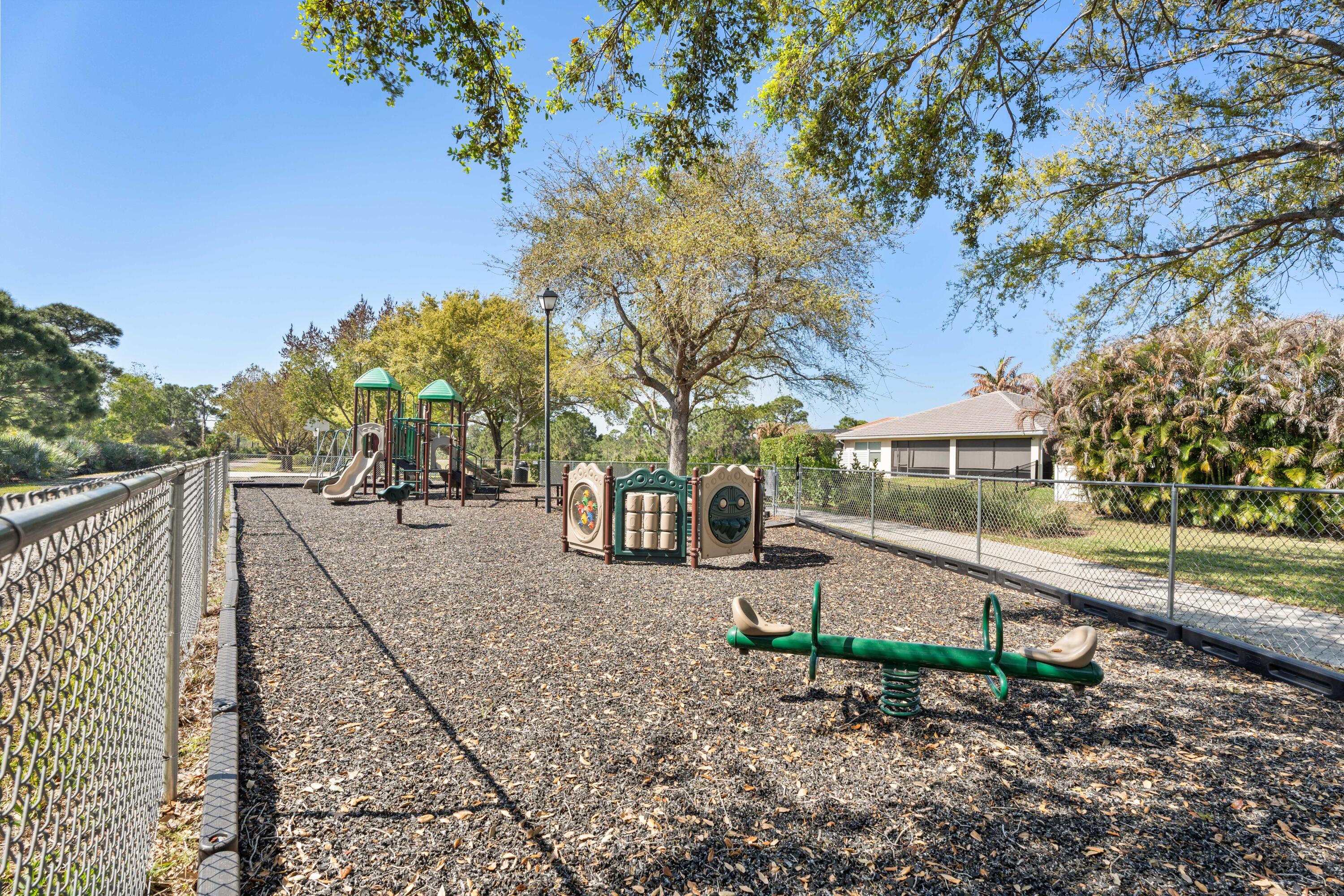PINEAPPLE PLANTATION (AKA PINES) - Residential