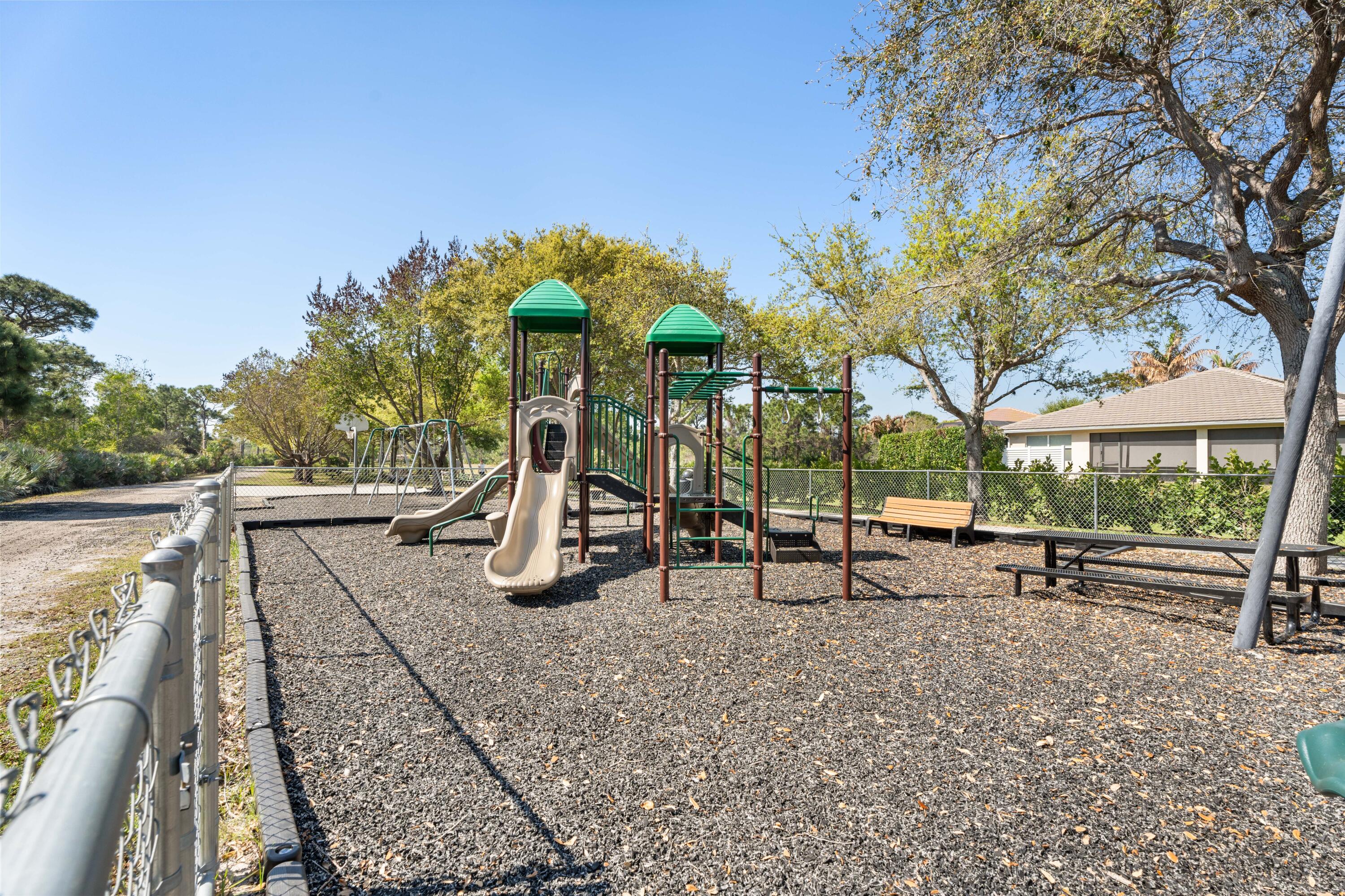 PINEAPPLE PLANTATION (AKA PINES) - Residential