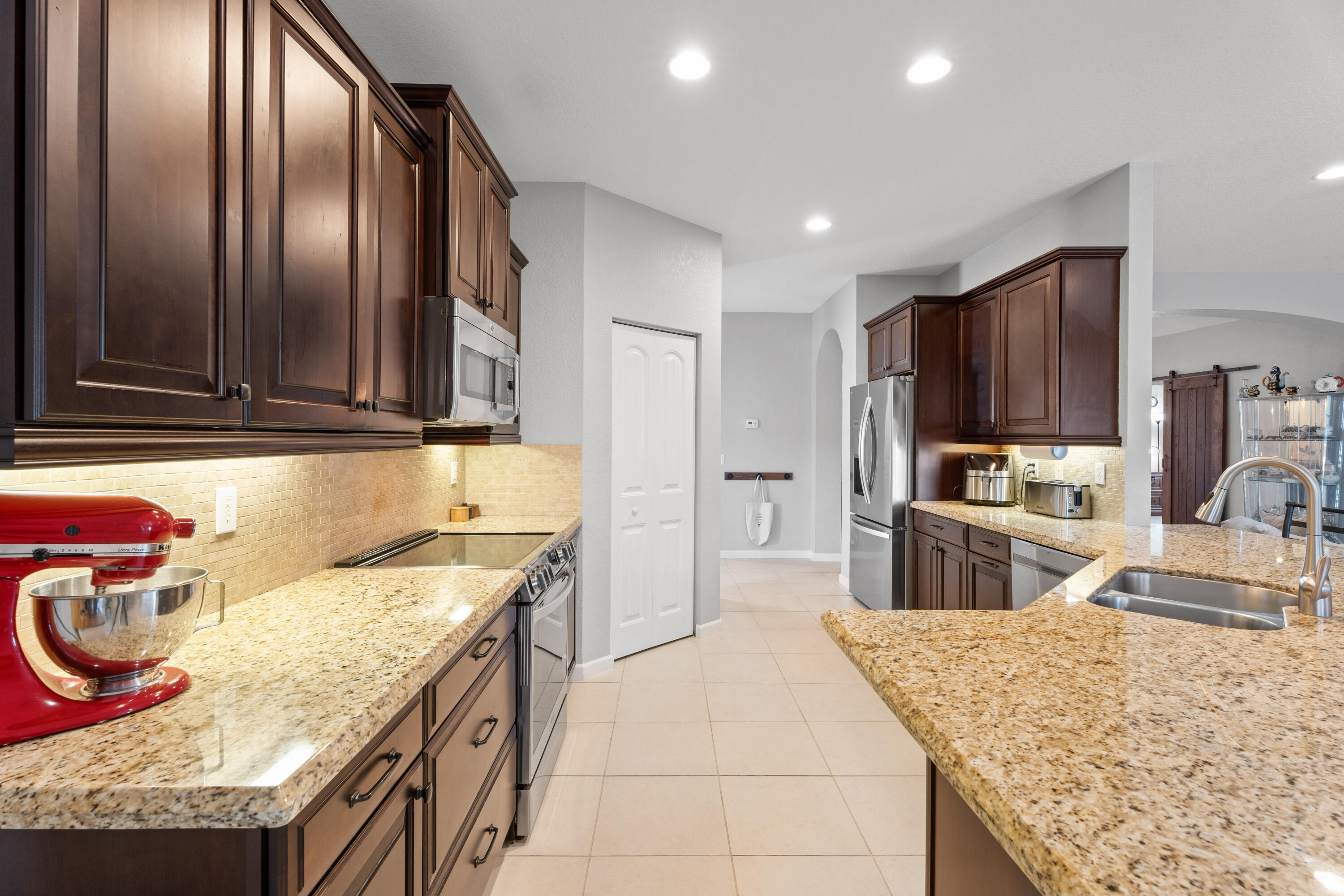 PINEAPPLE PLANTATION (AKA PINES) - Residential