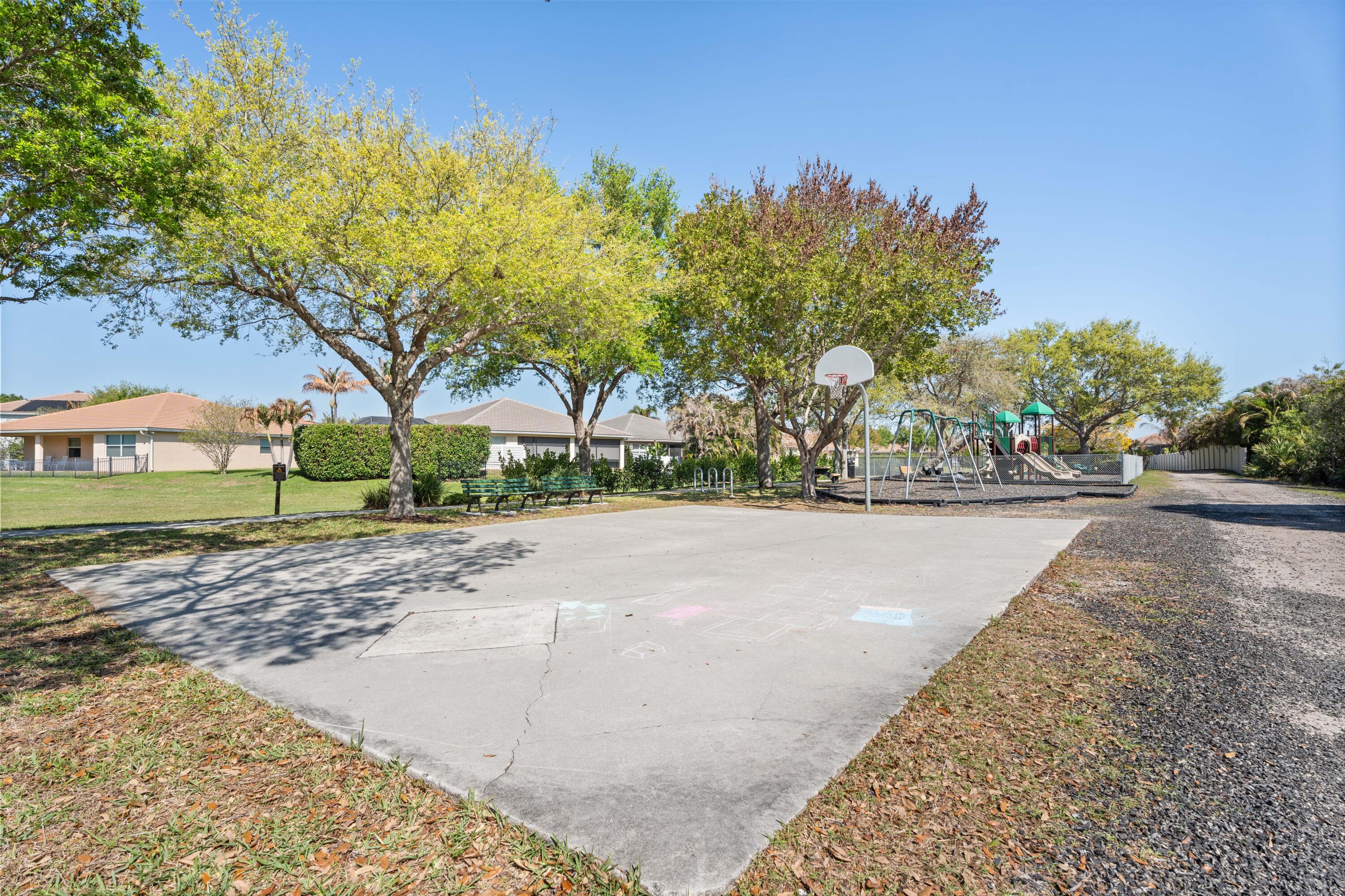 PINEAPPLE PLANTATION (AKA PINES) - Residential