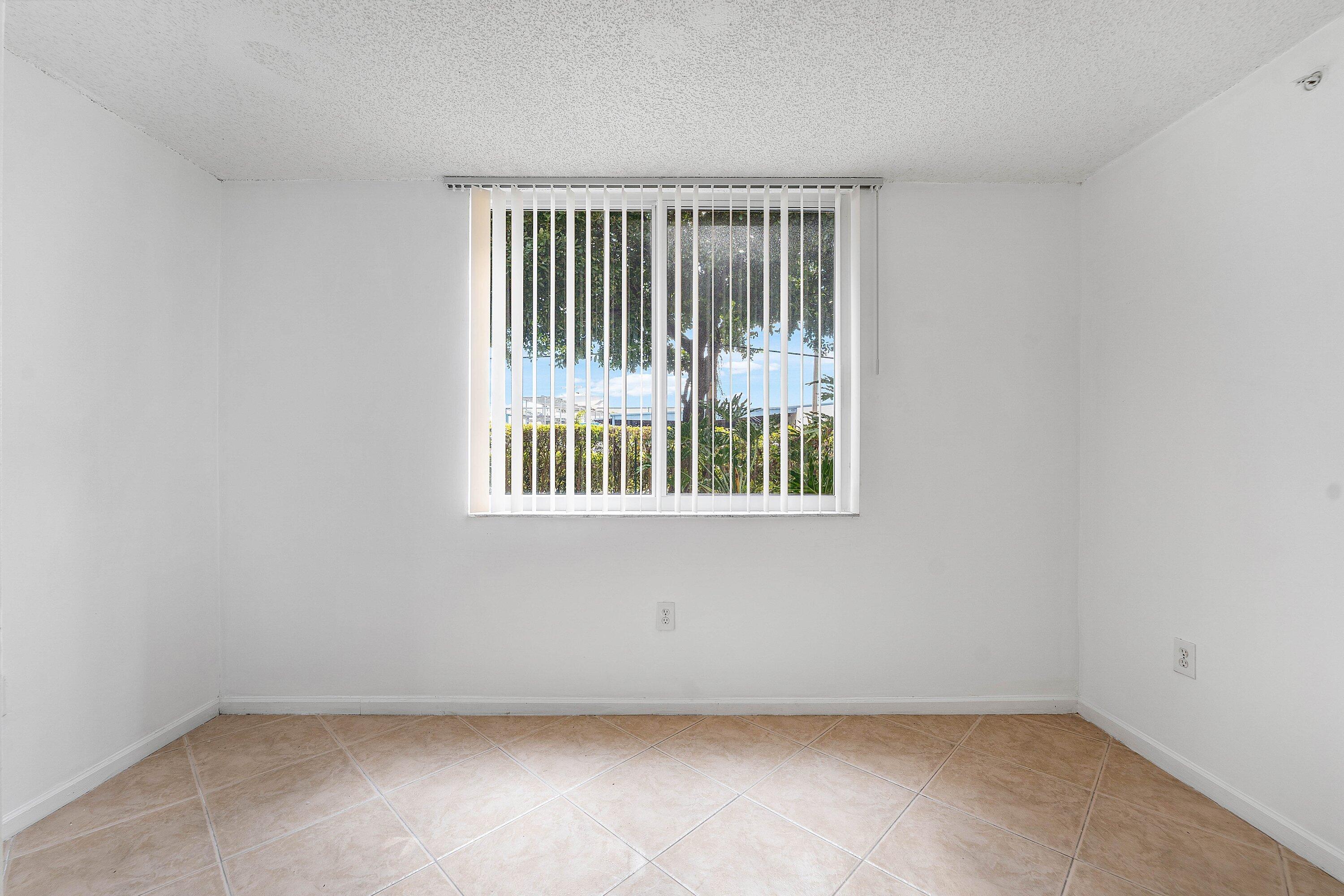 HYPOLUXOS MARINERS CAY CONDO - Residential Lease