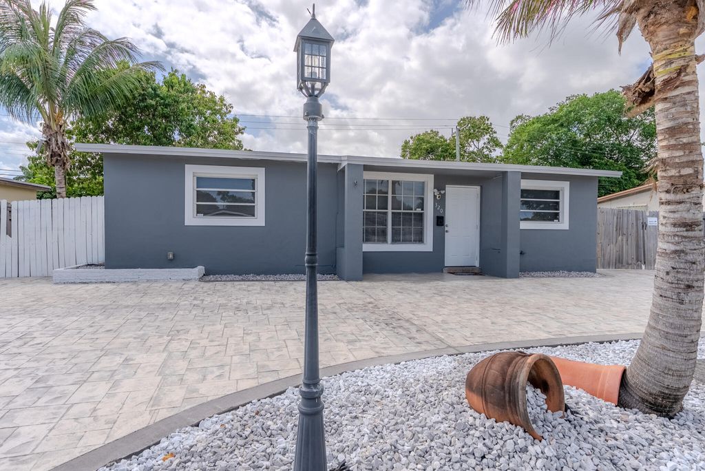Photo of 320 N 69th Way, Hollywood, FL 33024 (MLS # B26010538)