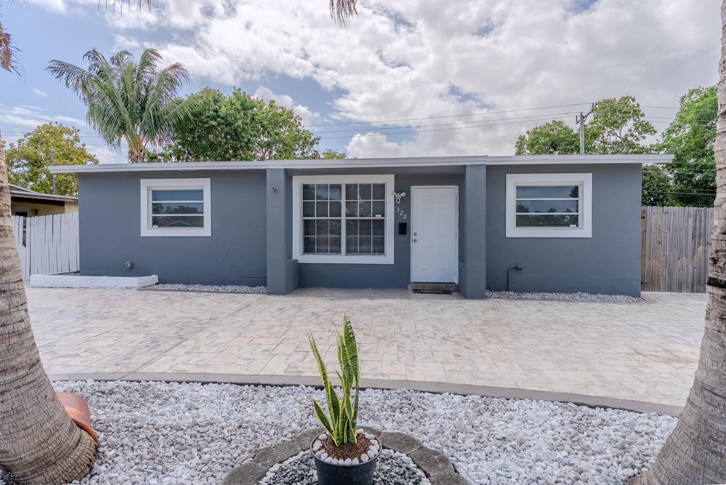 Photo of 320 N 69th Way, Hollywood, FL 33024 (MLS # B26010538)