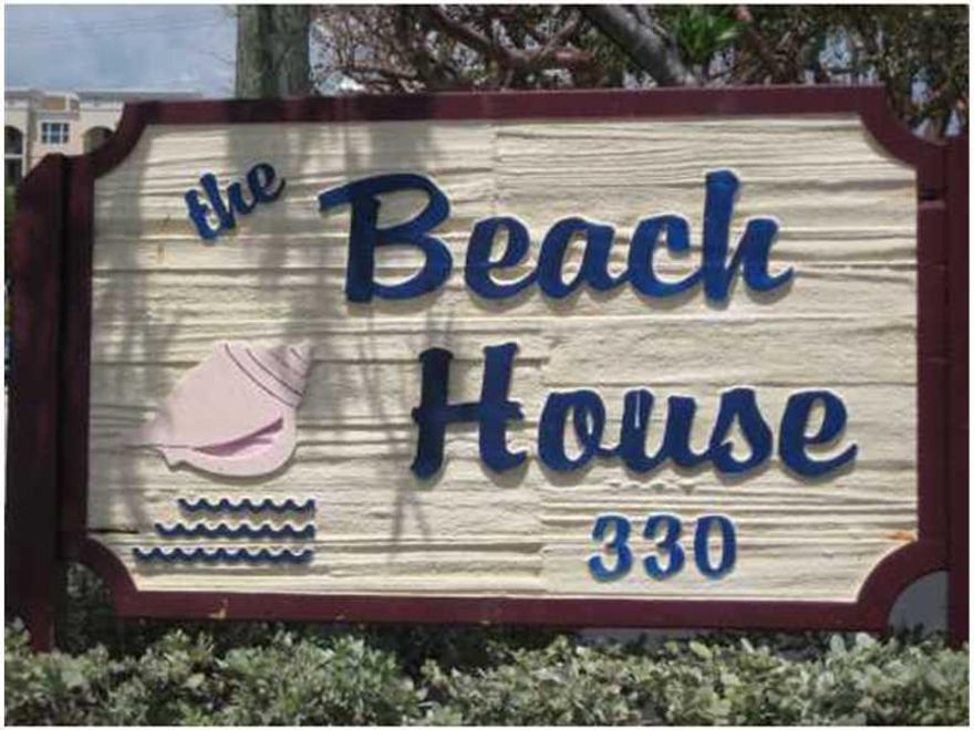 GREAT LOCATION on Deerfield Beach with direct ocean view from the 20' balcony.  Spacious one bedroom with dressing area.  Just blocks to Deerfield Beach Fishing Pier, great restaurants and shops.  Washer and dryer in unit.  Enjoy sunrise, sunset and ocean  breezes in one of the nicest seaside buildings.