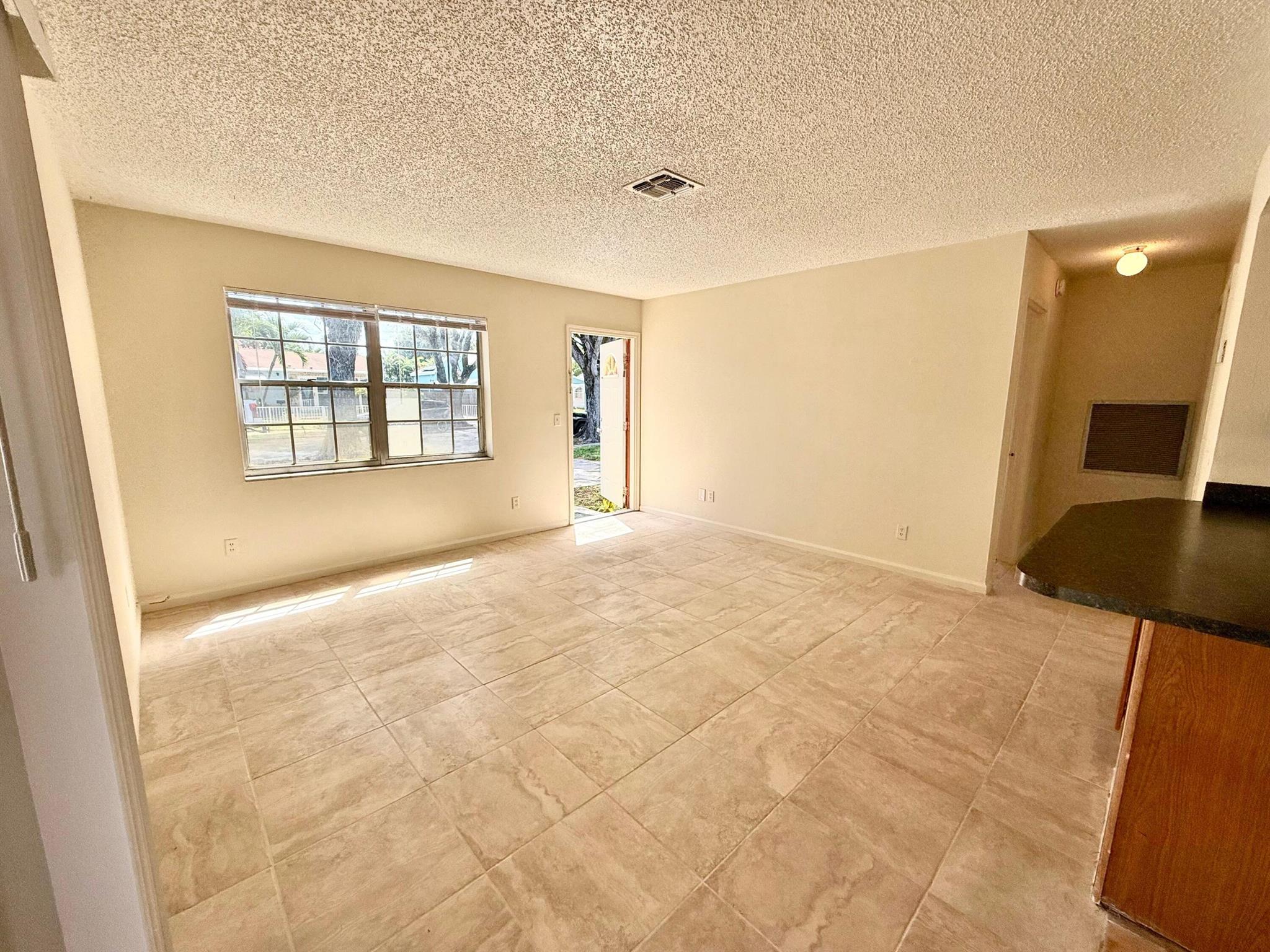 NORTH PALM BCH 3 - Residential Lease