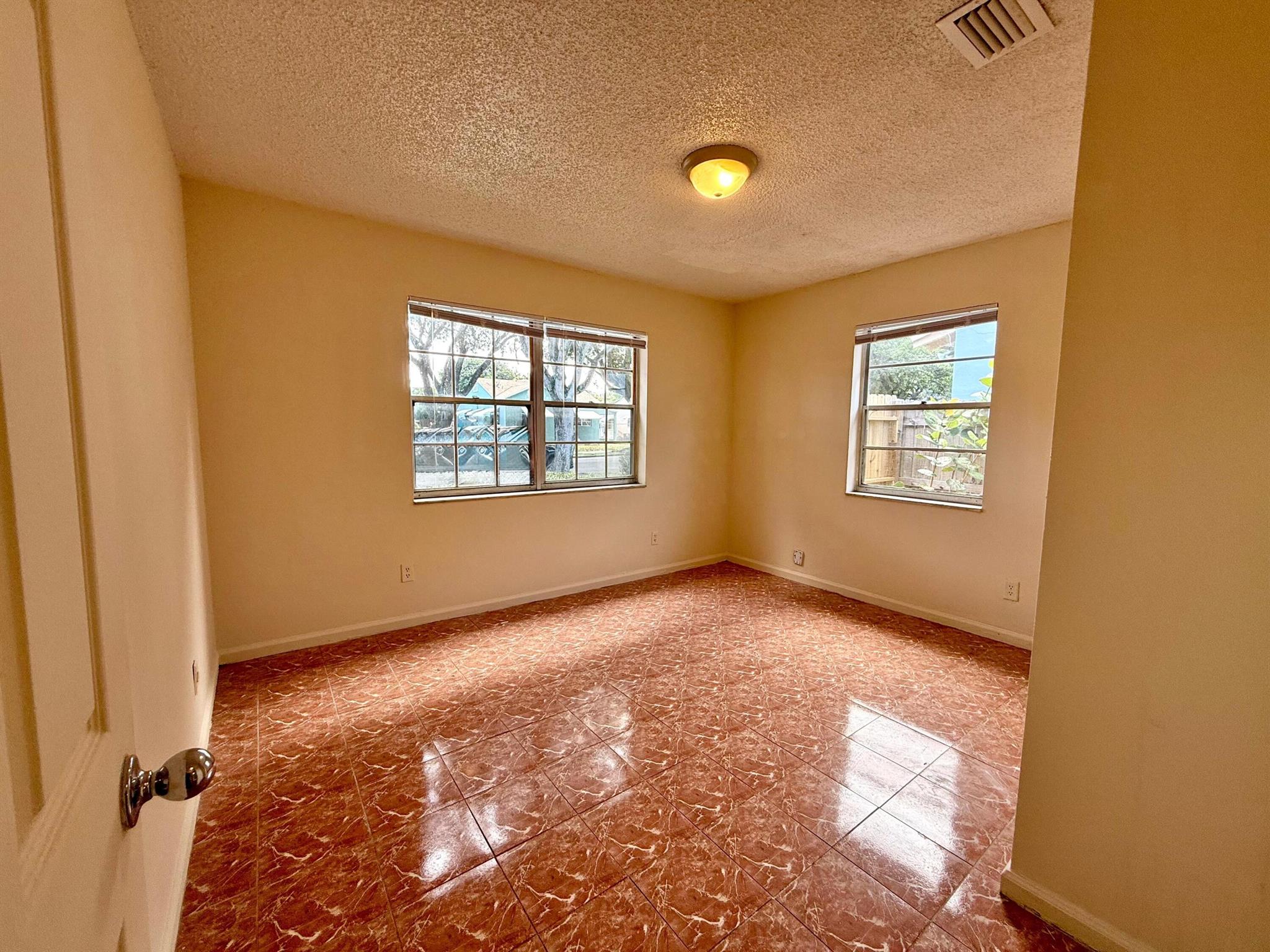 NORTH PALM BCH 3 - Residential Lease