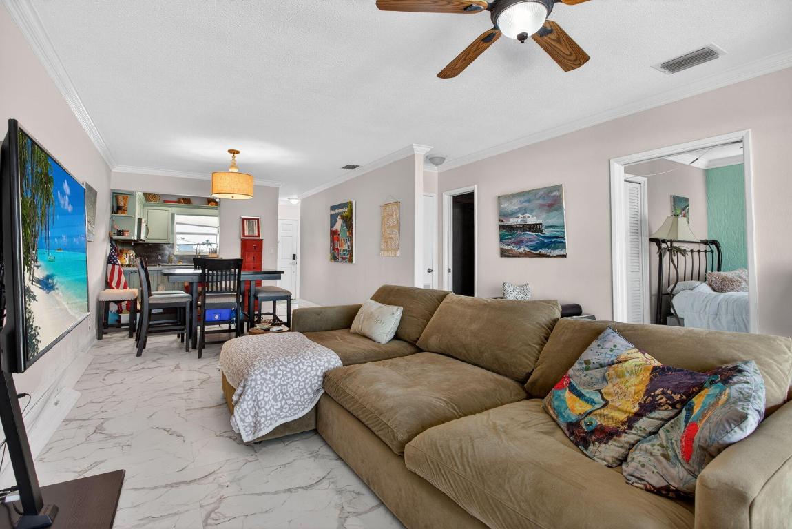 HAMPTON HOUSE CONDO - Residential